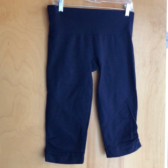 lululemon athletica Pants - NWOT Lululemon Ebb and Flow cropped pants
